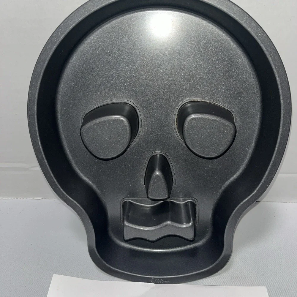 Wilton Halloween‎ Sugar Skull Skeleton Cake Pan Mold Nonstick 9.5